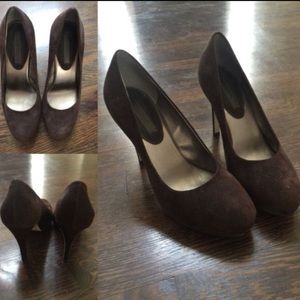 Banana Republic Suede Heel 7.5 - Great Condition!